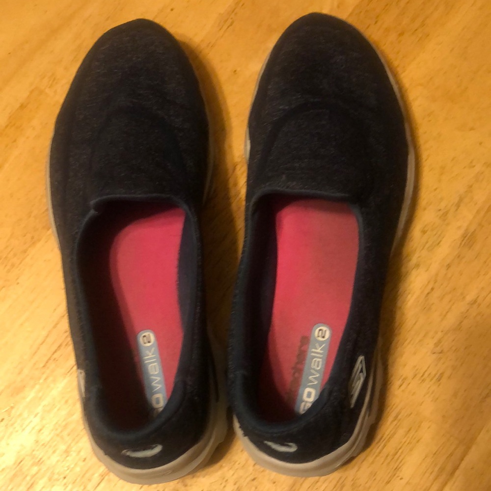 Woman’s Skechers Go Walk 2 Slip On Shoes